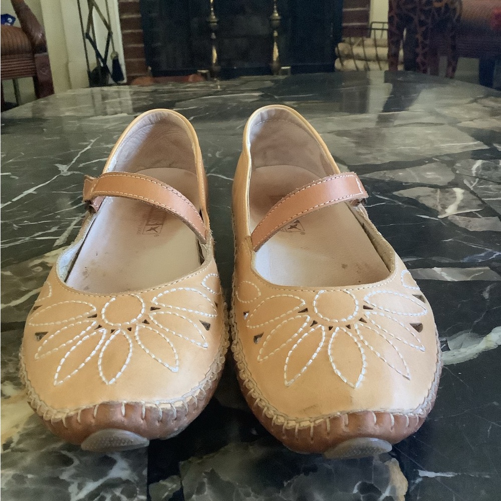 Pikolinos nude Maryjane leather ballet cutout flats size 38